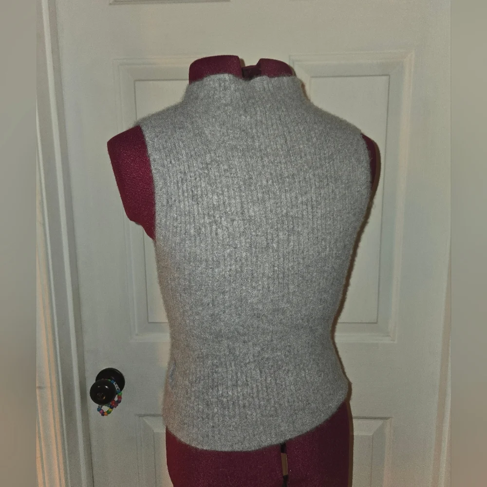 House Of Harlow Cashmere Ribbed Mock Neck Gray Sleeveless Top - Picture 4 of 9